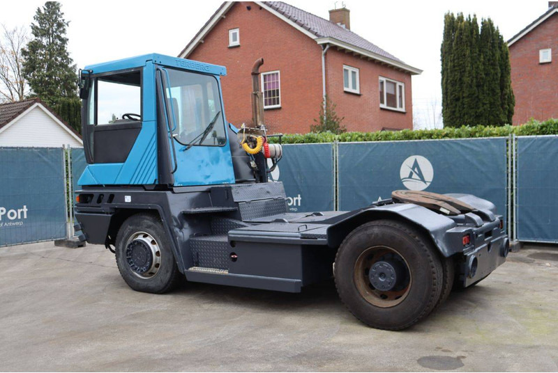 Terberg RT222 - Tracteur portuaire: photos 4 Terberg RT222 - Tracteur portuaire: photos 4