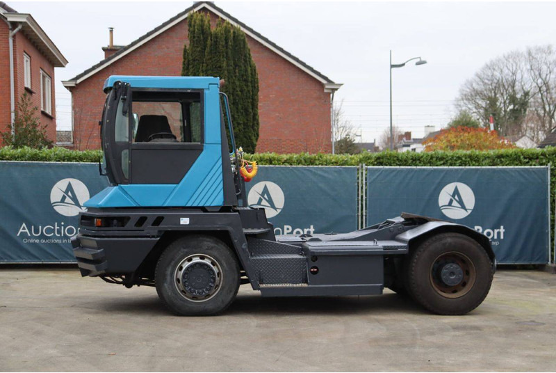 Terberg RT222 - Tracteur portuaire: photos 2 Terberg RT222 - Tracteur portuaire: photos 2