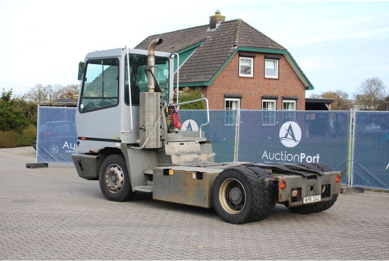 Terberg YT182 - Tracteur portuaire: photos 3 Terberg YT182 - Tracteur portuaire: photos 3