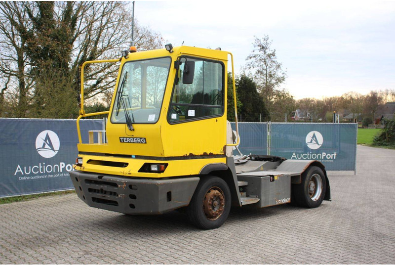 Tracteur portuaire Terberg YT182: photos 8 Tracteur portuaire Terberg YT182: photos 8