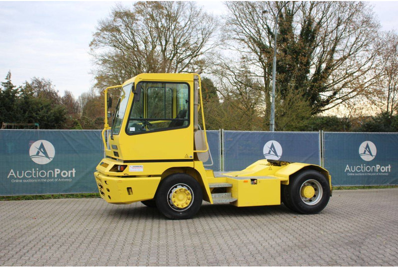 Terberg YT182 - Tracteur portuaire: photos 1 Terberg YT182 - Tracteur portuaire: photos 1