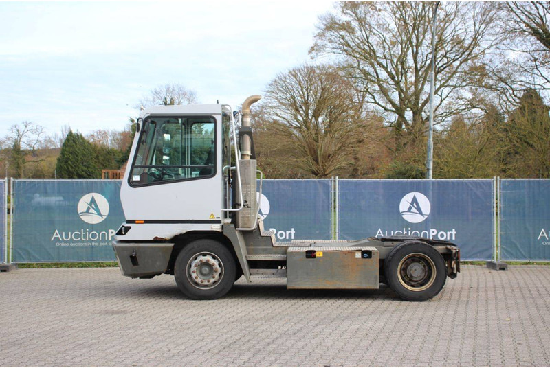 Terberg YT182 - Tracteur portuaire: photos 2 Terberg YT182 - Tracteur portuaire: photos 2