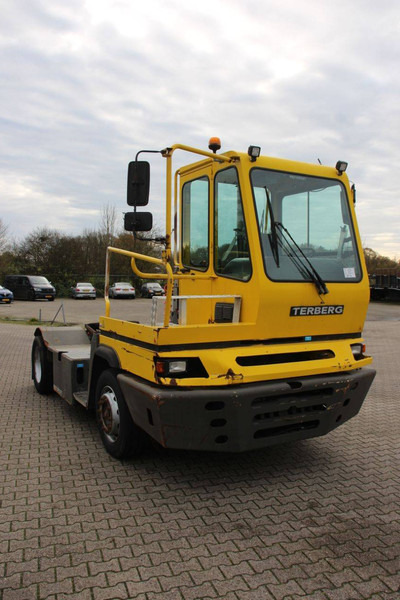 Tracteur portuaire Terberg YT182: photos 6 Tracteur portuaire Terberg YT182: photos 6