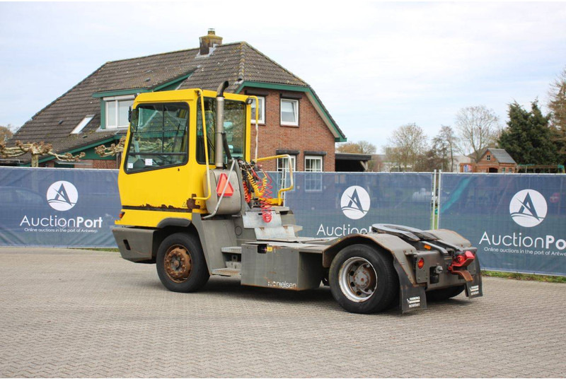 Terberg YT182 - Tracteur portuaire: photos 3 Terberg YT182 - Tracteur portuaire: photos 3