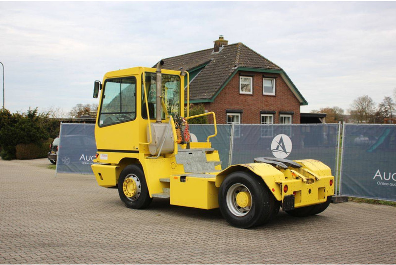 Terberg YT182 - Tracteur portuaire: photos 3 Terberg YT182 - Tracteur portuaire: photos 3