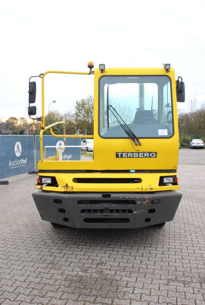 Tracteur portuaire Terberg YT182: photos 7 Tracteur portuaire Terberg YT182: photos 7