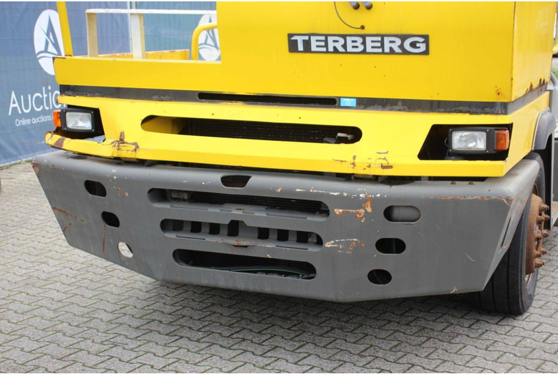 Tracteur portuaire Terberg YT182: photos 9 Tracteur portuaire Terberg YT182: photos 9