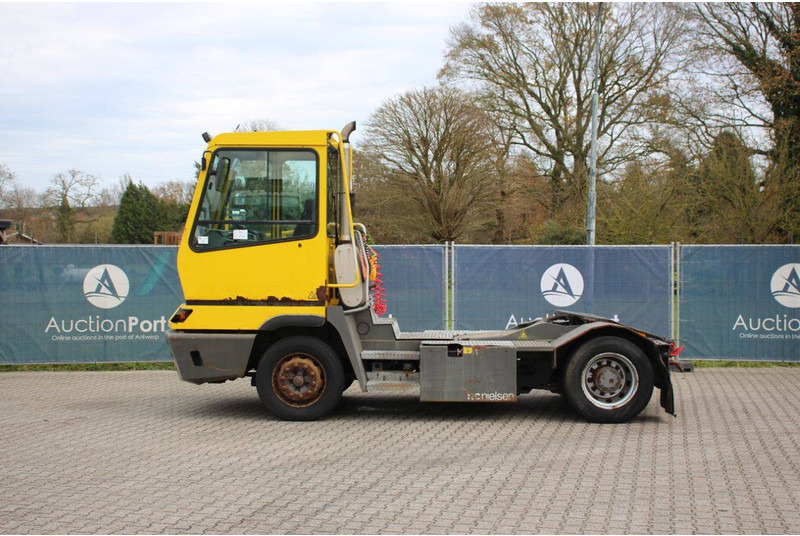 Terberg YT182 - Tracteur portuaire: photos 2 Terberg YT182 - Tracteur portuaire: photos 2