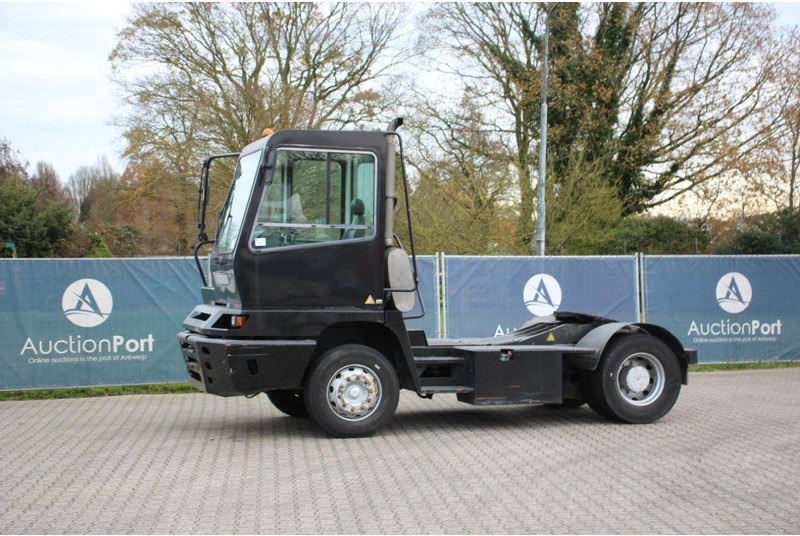 Terberg YT182 - Tracteur portuaire: photos 1 Terberg YT182 - Tracteur portuaire: photos 1