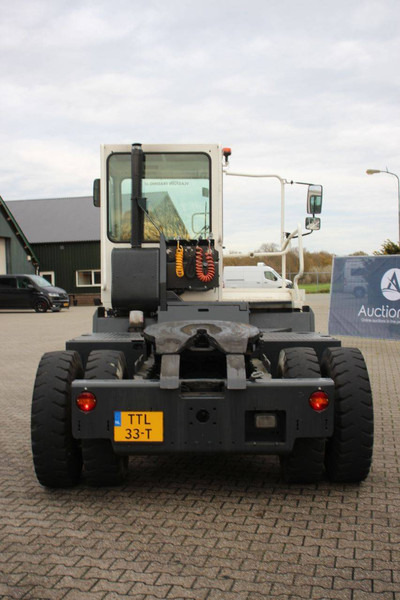 Terberg YT222 - Tracteur portuaire: photos 4 Terberg YT222 - Tracteur portuaire: photos 4