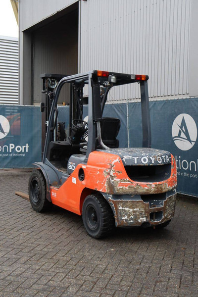 Toyota 02-8FDF30 - Chariot élévateur diesel: photos 4 Toyota 02-8FDF30 - Chariot élévateur diesel: photos 4