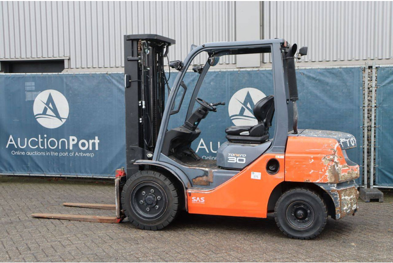 Toyota 02-8FDF30 - Chariot élévateur diesel: photos 3 Toyota 02-8FDF30 - Chariot élévateur diesel: photos 3