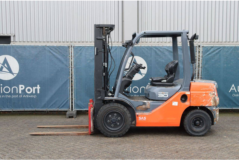 Toyota 02-8FDF30 - Chariot élévateur diesel: photos 2 Toyota 02-8FDF30 - Chariot élévateur diesel: photos 2