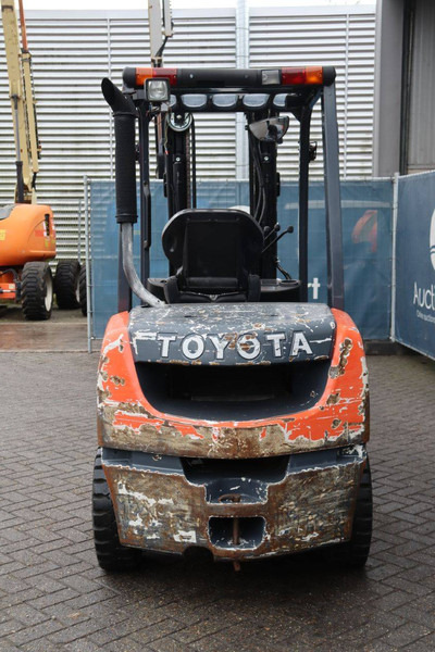 Toyota 02-8FDF30 - Chariot élévateur diesel: photos 5 Toyota 02-8FDF30 - Chariot élévateur diesel: photos 5