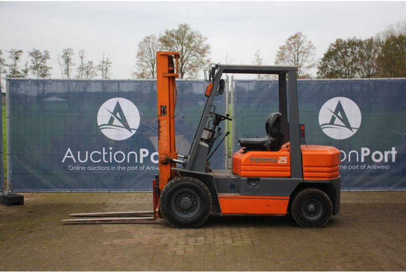 Toyota 5FG25 - Chariot élévateur: photos 2 Toyota 5FG25 - Chariot élévateur: photos 2