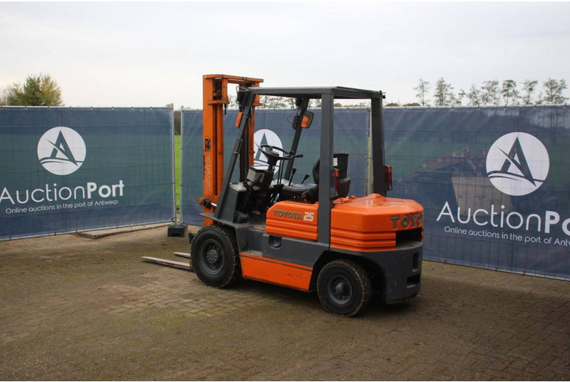 Toyota 5FG25 - Chariot élévateur: photos 3 Toyota 5FG25 - Chariot élévateur: photos 3