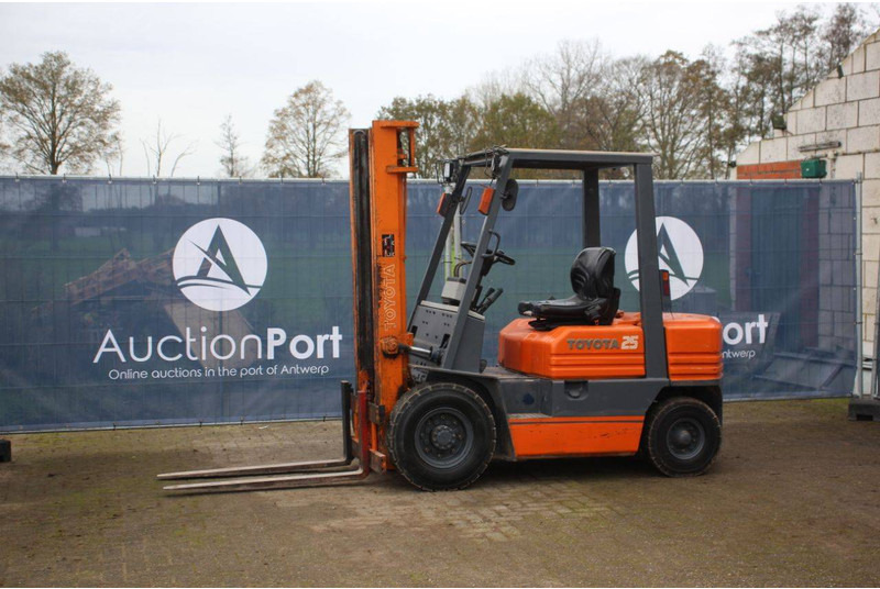 Toyota 5FG25 - Chariot élévateur: photos 1 Toyota 5FG25 - Chariot élévateur: photos 1