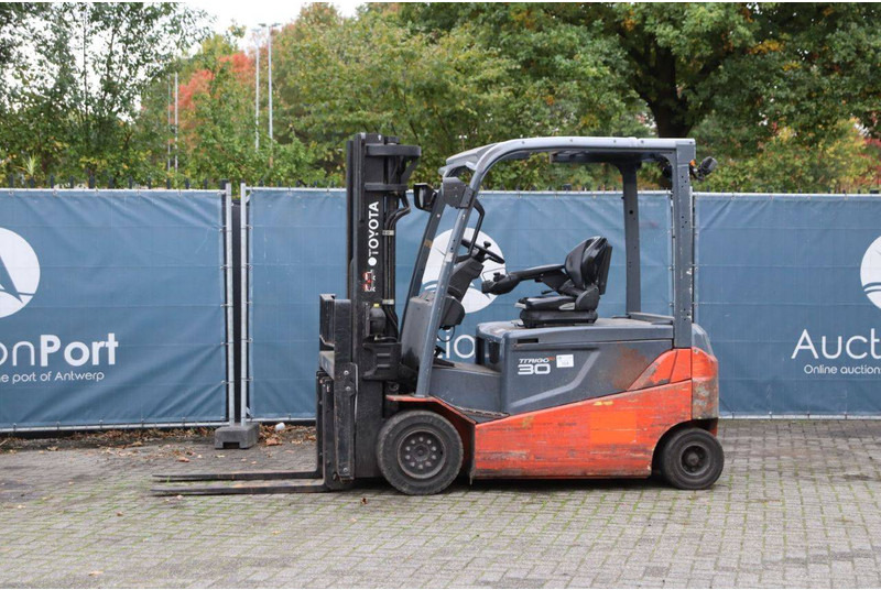 Toyota 8FBMT30 - Chariot élévateur électrique: photos 1 Toyota 8FBMT30 - Chariot élévateur électrique: photos 1