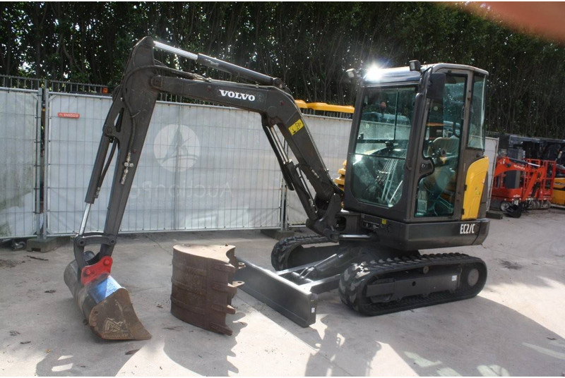 Volvo EC27C - Pelle sur chenille: photos 1 Volvo EC27C - Pelle sur chenille: photos 1