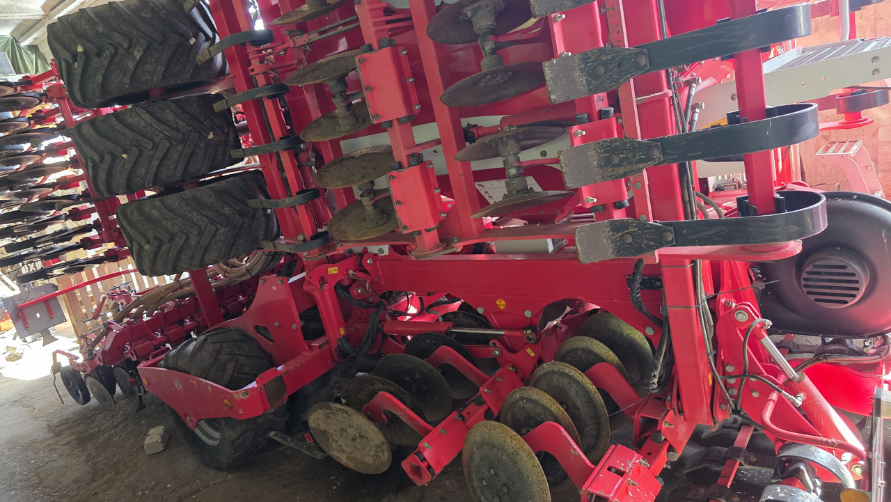 Combiné de semis PÖTTINGER Terrasem C6 Artis: photos 8 Combiné de semis PÖTTINGER Terrasem C6 Artis: photos 8