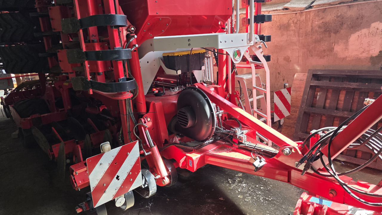 Combiné de semis PÖTTINGER Terrasem C6 Artis: photos 6 Combiné de semis PÖTTINGER Terrasem C6 Artis: photos 6