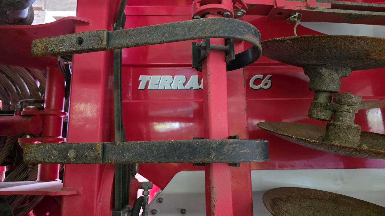 Combiné de semis PÖTTINGER Terrasem C6 Artis: photos 14 Combiné de semis PÖTTINGER Terrasem C6 Artis: photos 14