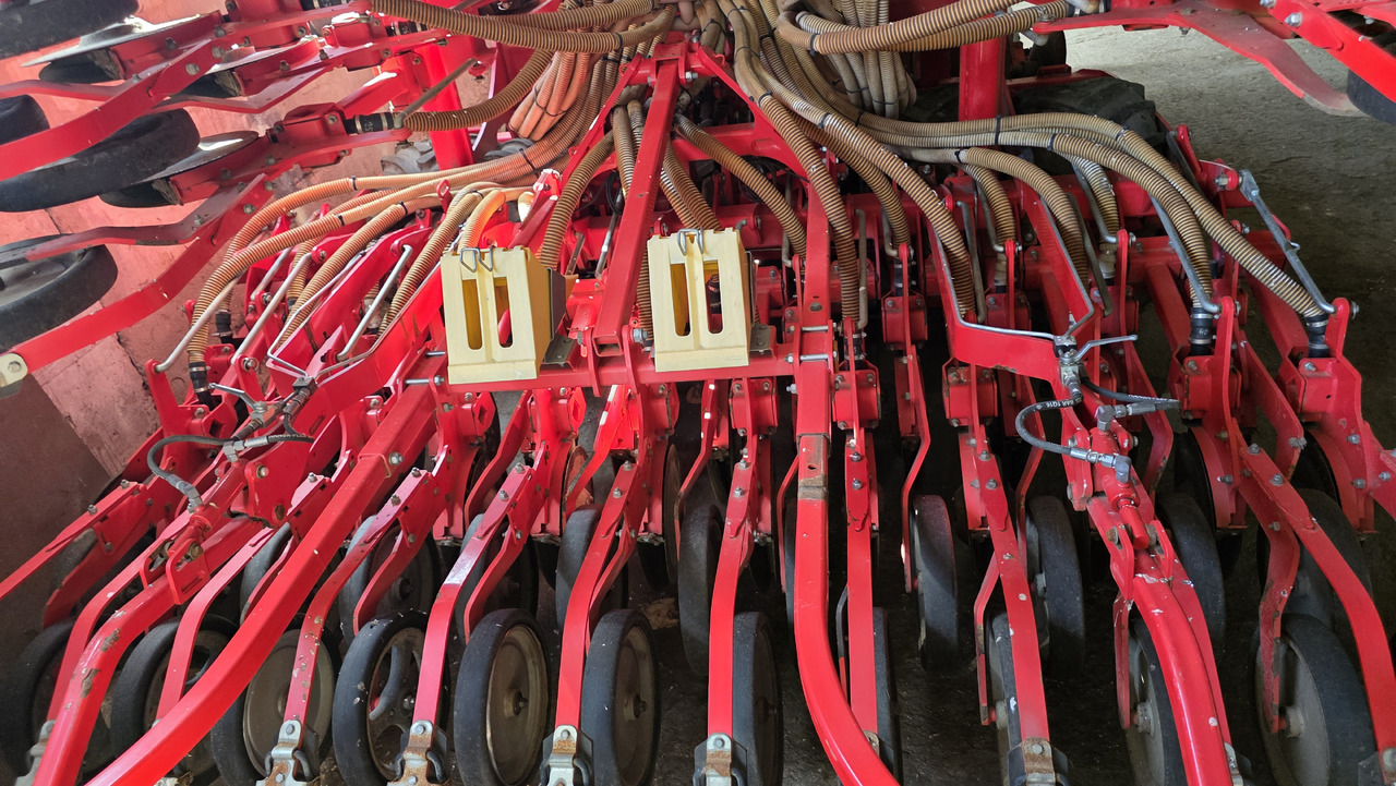 Combiné de semis PÖTTINGER Terrasem C6 Artis: photos 24 Combiné de semis PÖTTINGER Terrasem C6 Artis: photos 24