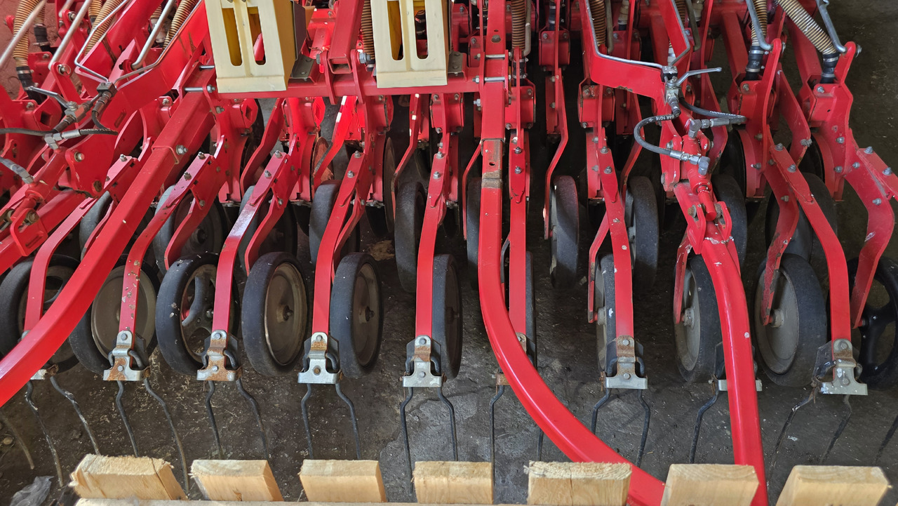 Combiné de semis PÖTTINGER Terrasem C6 Artis: photos 18 Combiné de semis PÖTTINGER Terrasem C6 Artis: photos 18