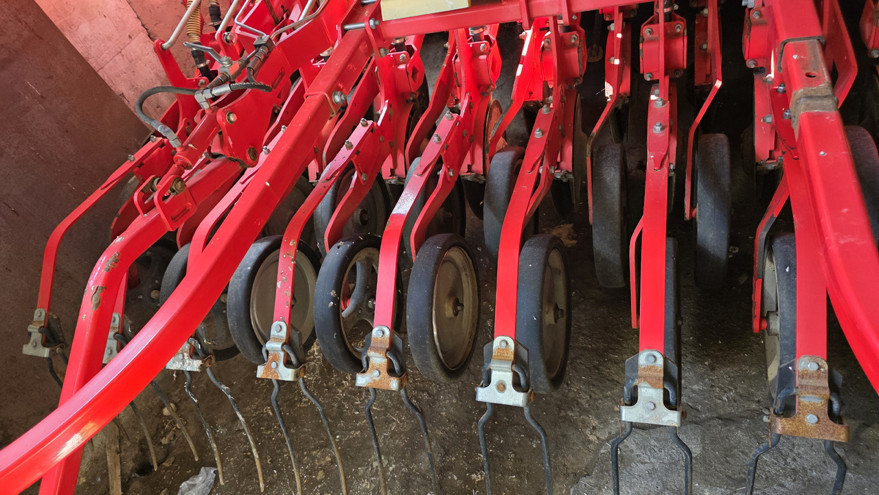 Combiné de semis PÖTTINGER Terrasem C6 Artis: photos 20 Combiné de semis PÖTTINGER Terrasem C6 Artis: photos 20