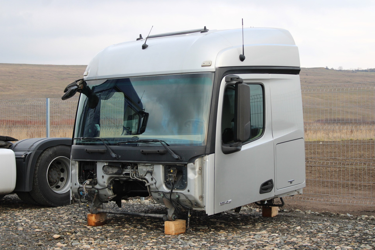 CABINA MERCEDES ACTROS MP4 STREAMSPACE 2.5 - Cabine pour Camion: photos 3 CABINA MERCEDES ACTROS MP4 STREAMSPACE 2.5 - Cabine pour Camion: photos 3