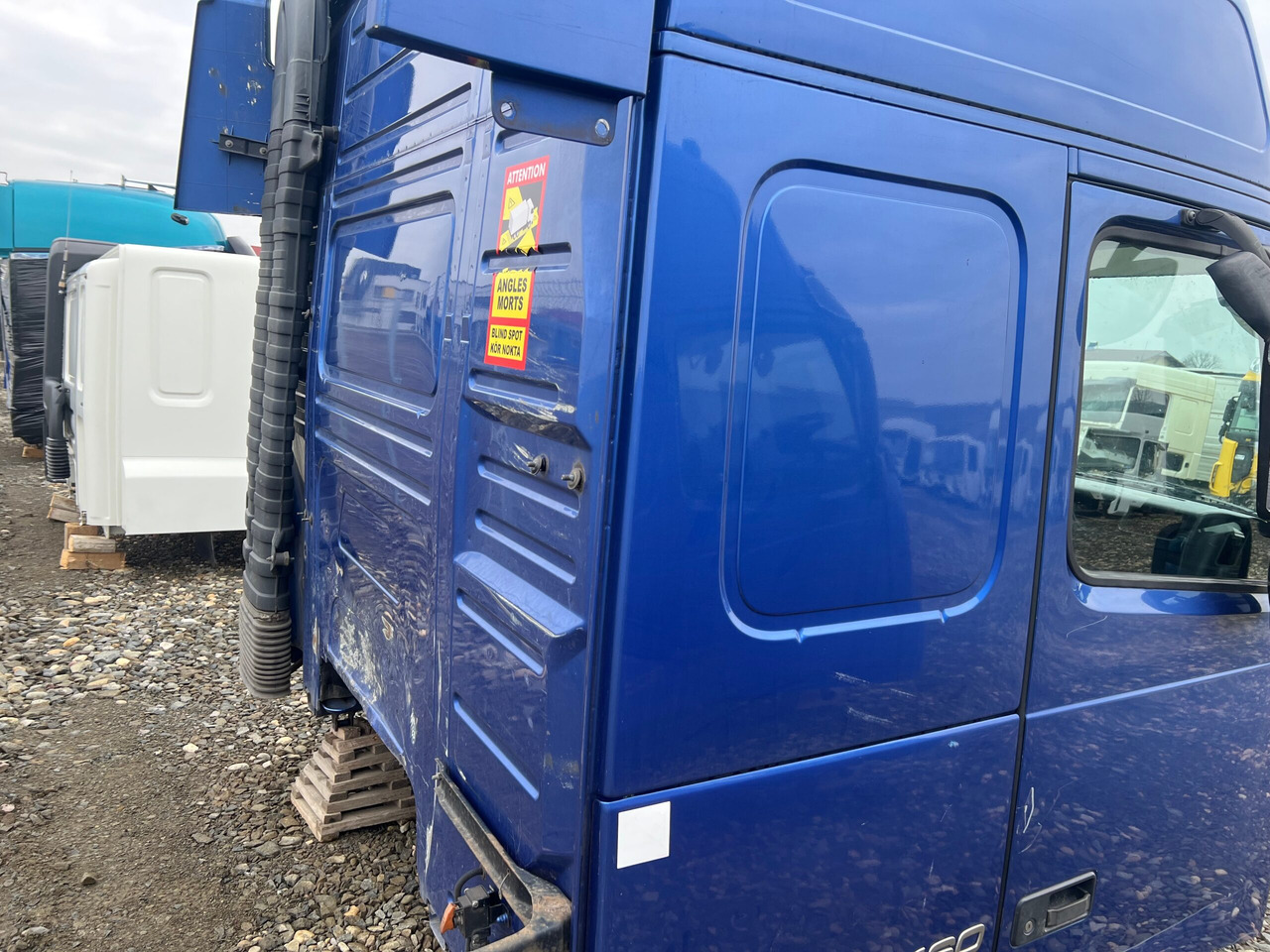 CABINA VOLVO FH13 GLOBETROTTER L2H2 - Cabine pour Camion: photos 5 CABINA VOLVO FH13 GLOBETROTTER L2H2 - Cabine pour Camion: photos 5