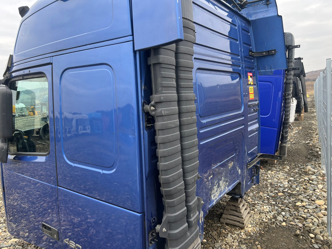 CABINA VOLVO FH13 GLOBETROTTER L2H2 - Cabine pour Camion: photos 4 CABINA VOLVO FH13 GLOBETROTTER L2H2 - Cabine pour Camion: photos 4