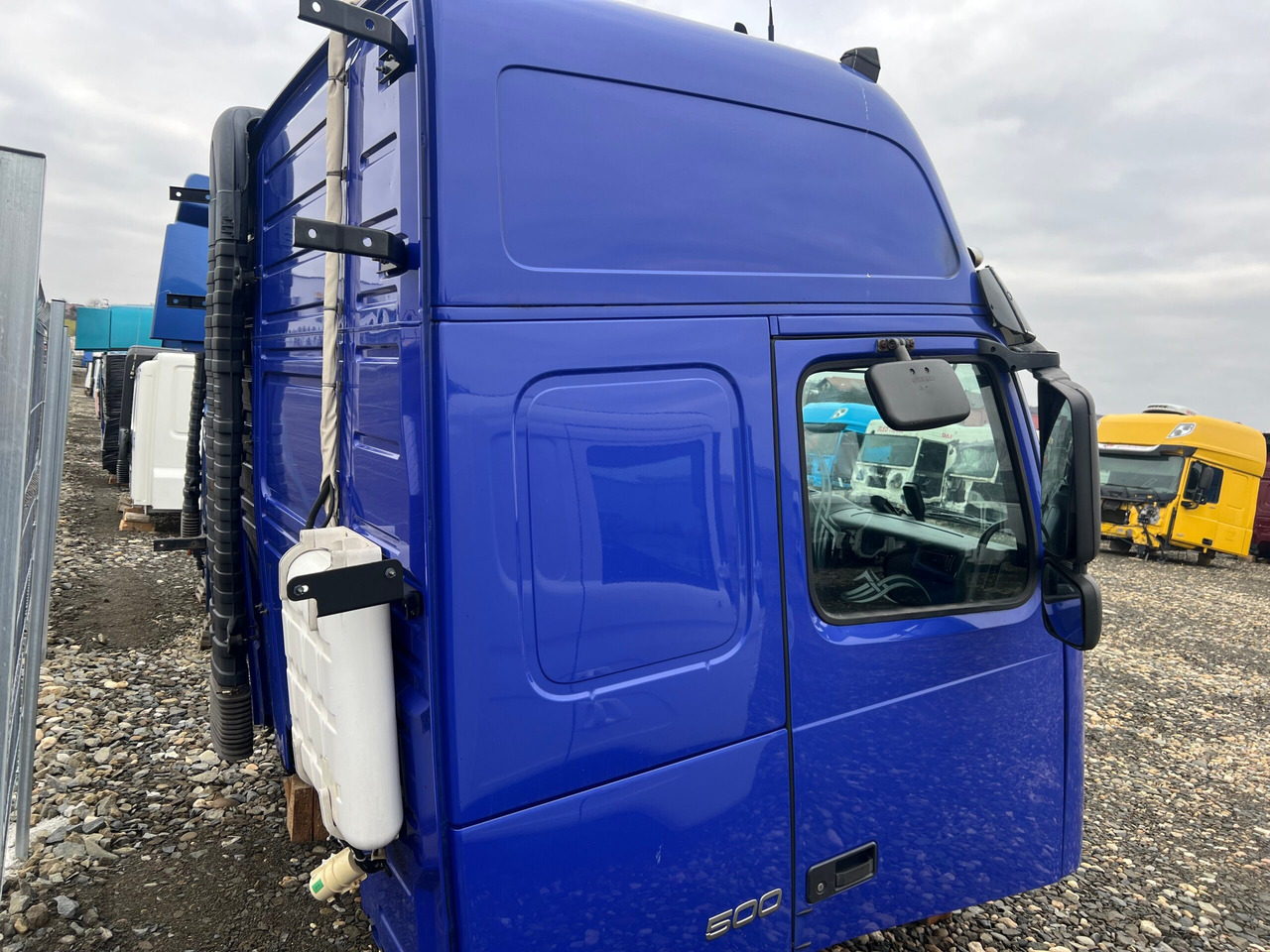 CABINA VOLVO FH13 GLOBETROTTER L2H3 - Cabine pour Camion: photos 4 CABINA VOLVO FH13 GLOBETROTTER L2H3 - Cabine pour Camion: photos 4