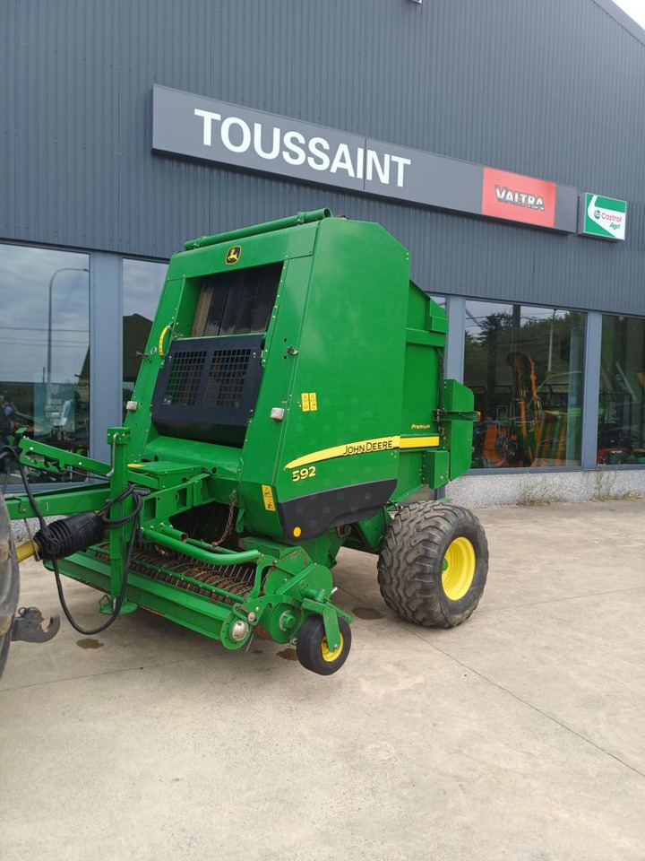 John Deere 592 ROTOFLOW - Presse à balles rondes: photos 1 John Deere 592 ROTOFLOW - Presse à balles rondes: photos 1