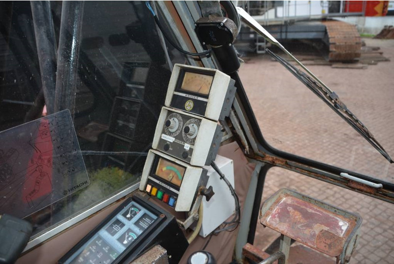 Grue sur chenilles Hitachi KH 150-3: photos 8