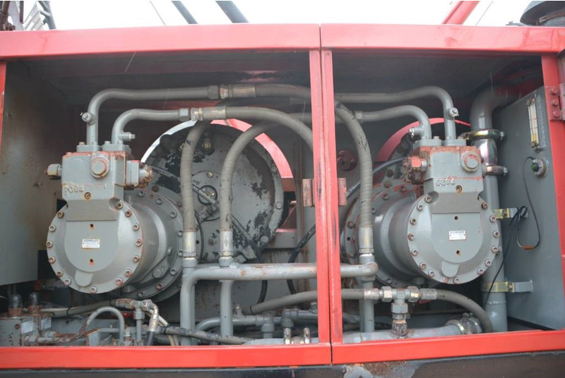 Grue sur chenilles Hitachi KH 150-3: photos 11