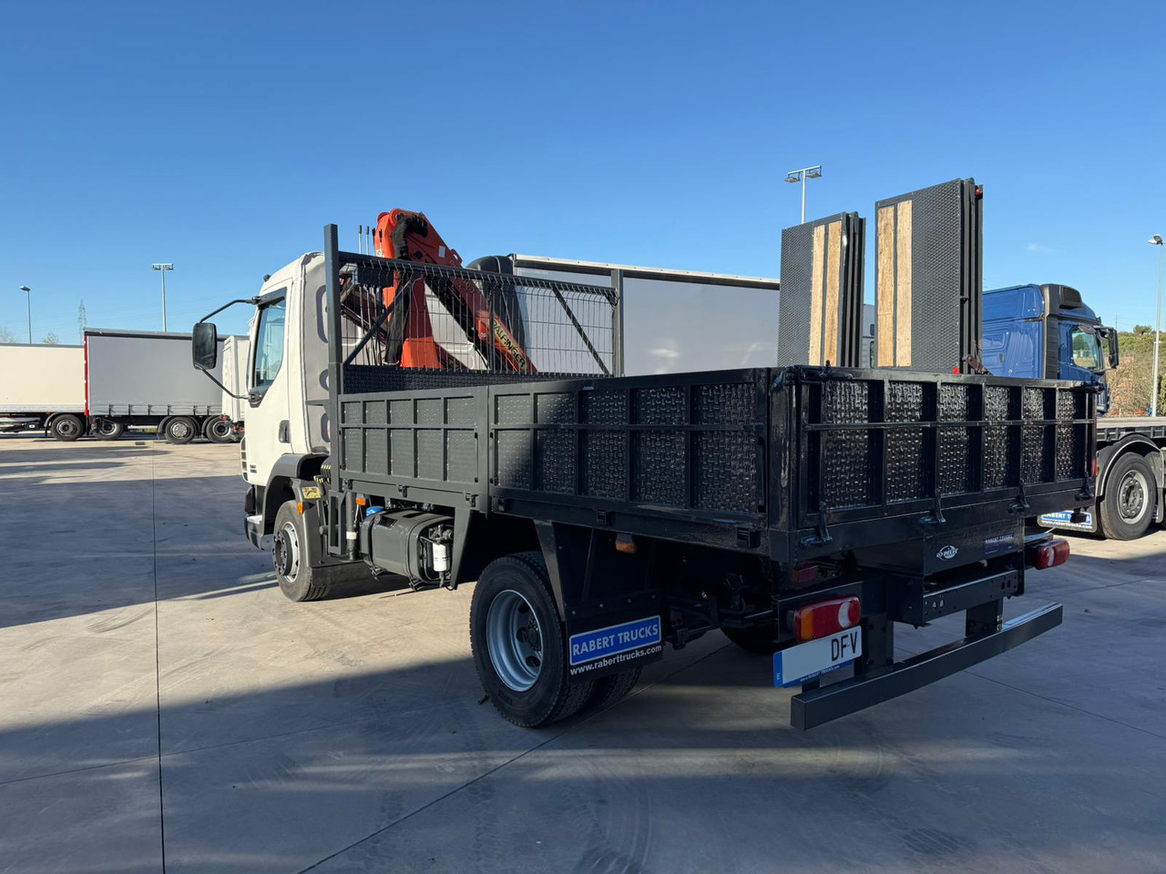 DAF LF FA 45.180 (Platform and Crane) - Camion plateau, Camion grue: photos 4 DAF LF FA 45.180 (Platform and Crane) - Camion plateau, Camion grue: photos 4