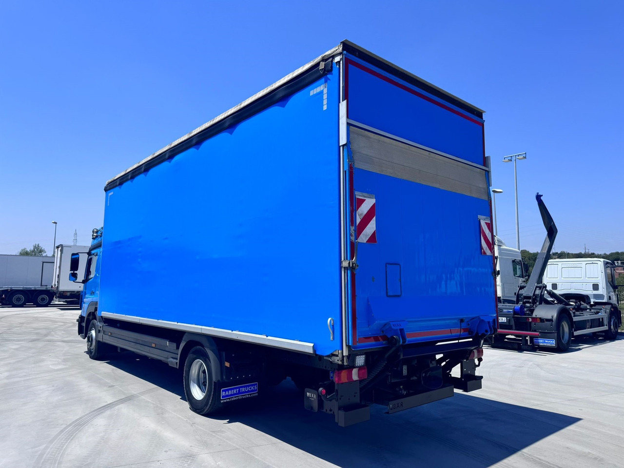 MERCEDES BENZ 13.30L Atego E6 (Tauliner) - Camion à rideaux coulissants: photos 3 MERCEDES BENZ 13.30L Atego E6 (Tauliner) - Camion à rideaux coulissants: photos 3