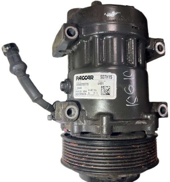 DAF XF - Compresseur de climatisation: photos 1 DAF XF - Compresseur de climatisation: photos 1