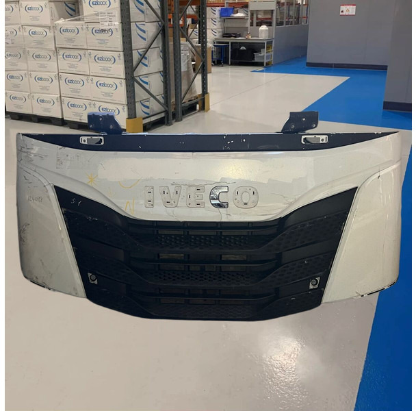 Iveco S-WAY 2022 fron bumper - Pare-chocs: photos 1 Iveco S-WAY 2022 fron bumper - Pare-chocs: photos 1
