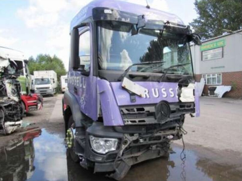 Mercedes-Benz - Tracteur routier: photos 1 Mercedes-Benz - Tracteur routier: photos 1