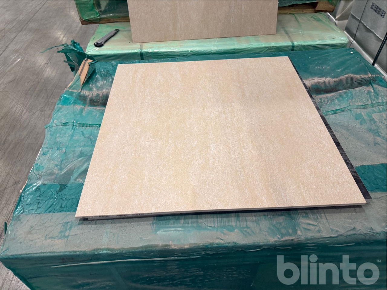 400 m2 - Warm Cement 600x600x8 - Matériel de chantier: photos 2 400 m2 - Warm Cement 600x600x8 - Matériel de chantier: photos 2