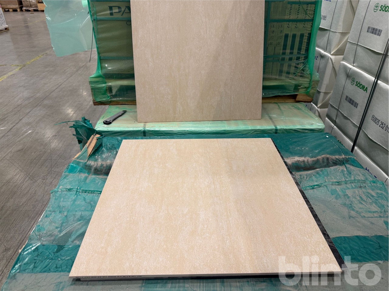 400 m2 - Warm Cement 600x600x8 - Matériel de chantier: photos 1 400 m2 - Warm Cement 600x600x8 - Matériel de chantier: photos 1