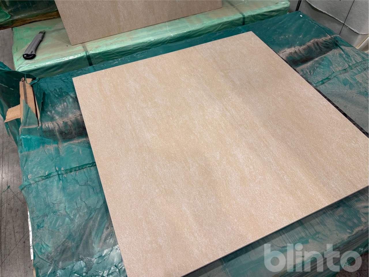 400 m2 - Warm Cement 600x600x8 - Matériel de chantier: photos 4 400 m2 - Warm Cement 600x600x8 - Matériel de chantier: photos 4