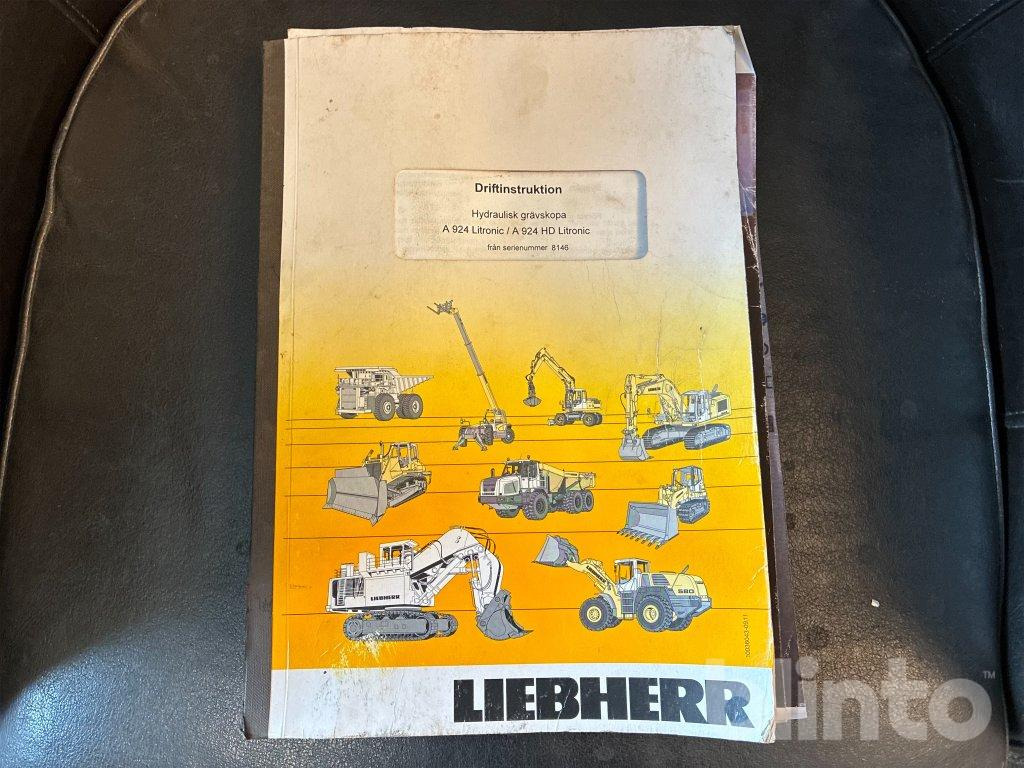 Pelle sur pneus Liebherr A 924: photos 8