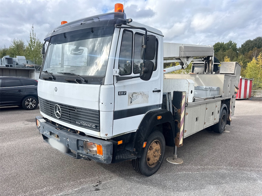 MERCEDES BENZ 817 - Camion avec nacelle: photos 1 MERCEDES BENZ 817 - Camion avec nacelle: photos 1