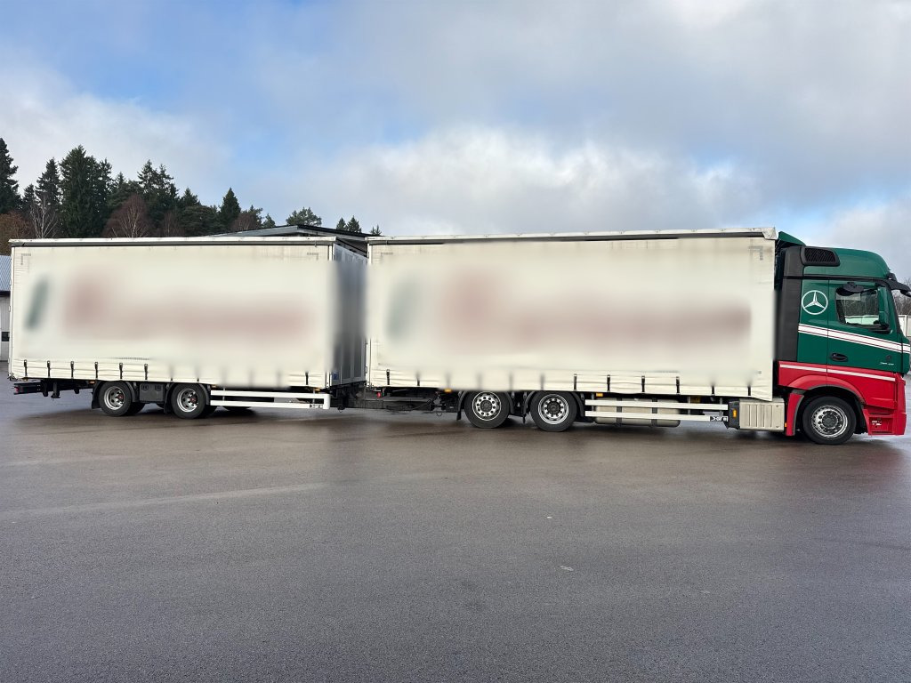 MERCEDES-BENZ/GNIOTPOL - Camion à rideaux coulissants: photos 4 MERCEDES-BENZ/GNIOTPOL - Camion à rideaux coulissants: photos 4