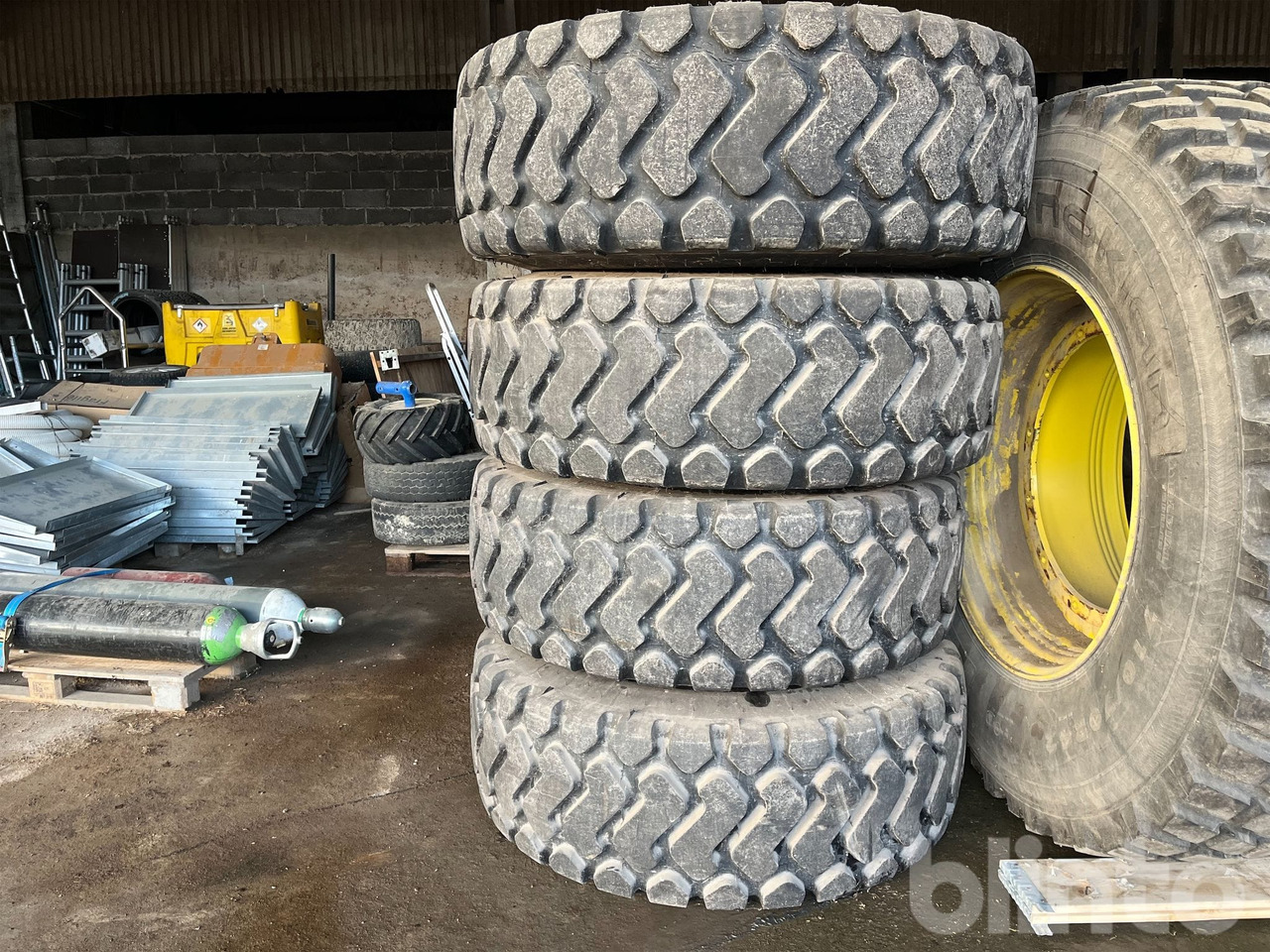 Michelin 20.5R25 - Pneu pour Engins de chantier: photos 1 Michelin 20.5R25 - Pneu pour Engins de chantier: photos 1
