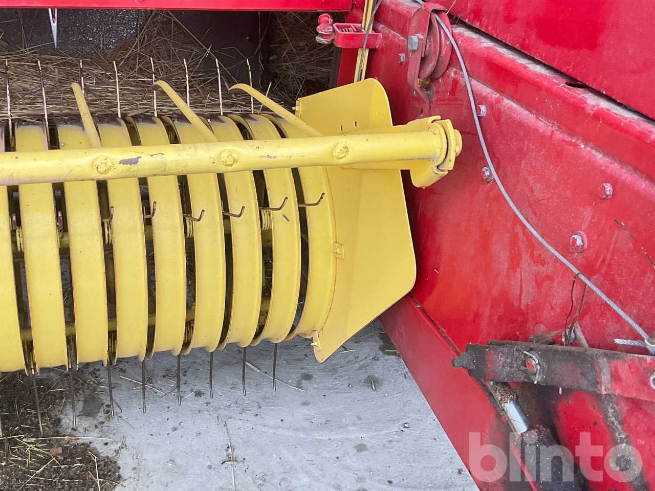 Presse à balles cubiques New Holland 377: photos 10 Presse à balles cubiques New Holland 377: photos 10