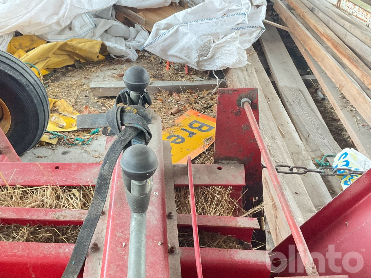 Presse à balles cubiques New Holland 377: photos 21 Presse à balles cubiques New Holland 377: photos 21